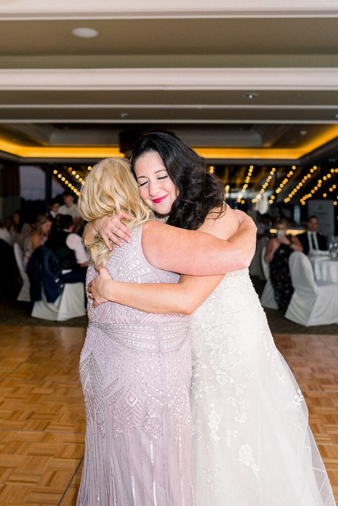 mom and bride first dance 